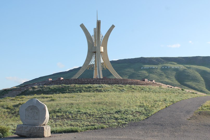 Святой пик Ақмешіт в Улытау